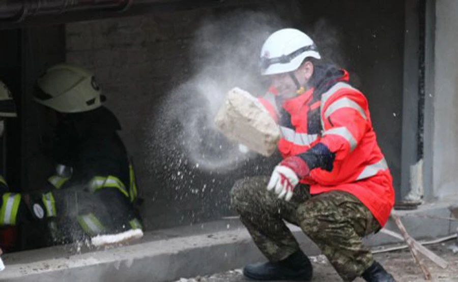 Из-под завалов на Хмельницкого спасли 6 человек, один погиб
