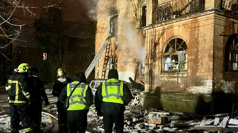 ДСНС: До п’яти зросла кількість загиблих через атаку РФ на Київ