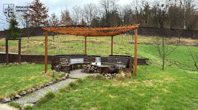 Схема на сотні мільйонів: екснардеп Деркач привласнив 41,5 га заповідних земель у Конча-Заспі