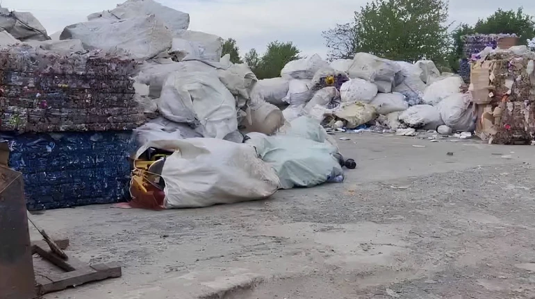 Депутата горсовета разоблачили на сделках: зарабатывал на отходах