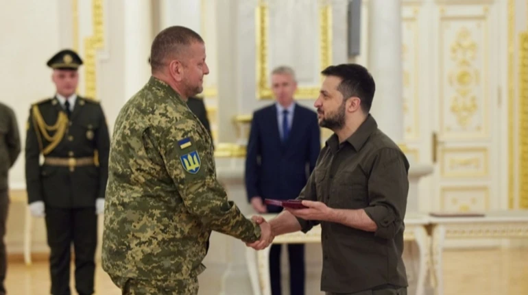 Зеленскому доверяют 61% украинцев, Залужный его опережает – опрос