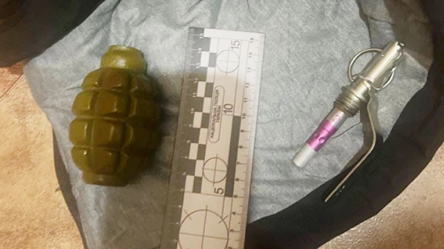 Киевлянин угрожал соседу взорвать гранату под дверью квартиры