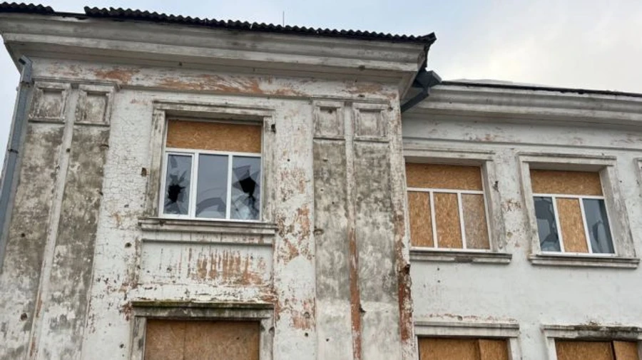Від російських обстрілів постраждала гімназія у Нікопольському районі