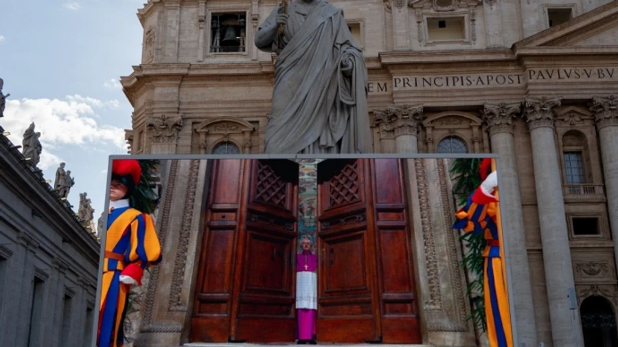 В Ватикане начался конклав