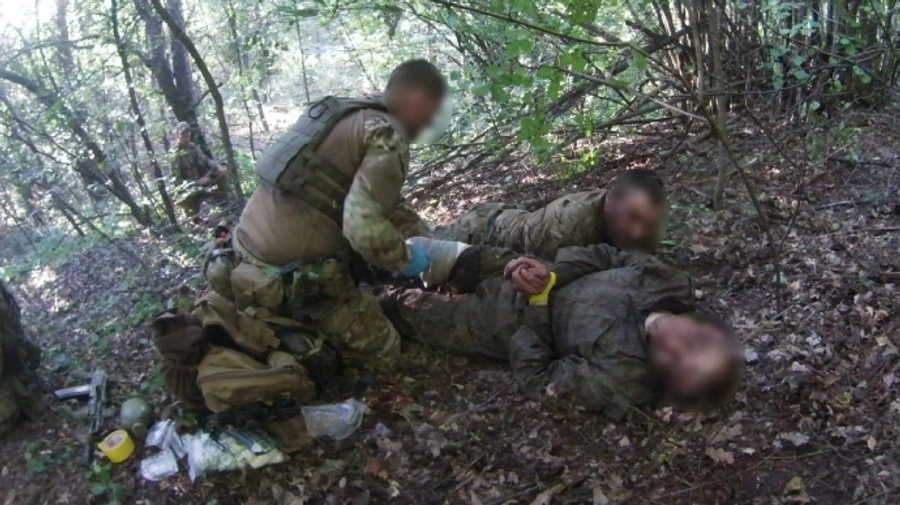 Ukrainian border guards kill two and capture two more Russians