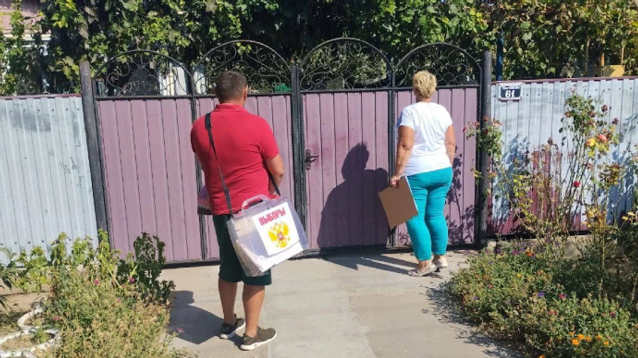 Locals in Kherson Oblast hide from sham elections