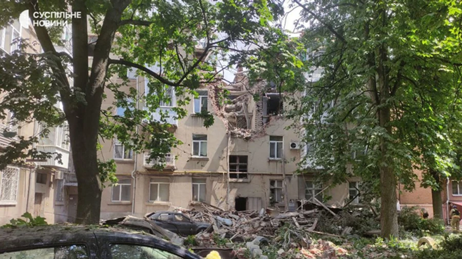 Russian forces attack Sumy, damaging residential house in city centre