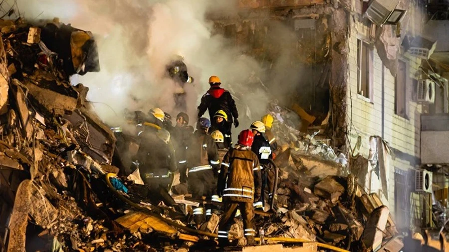 Удар по Дніпру: доля 26 людей поки невiдома, врятували 38 осіб