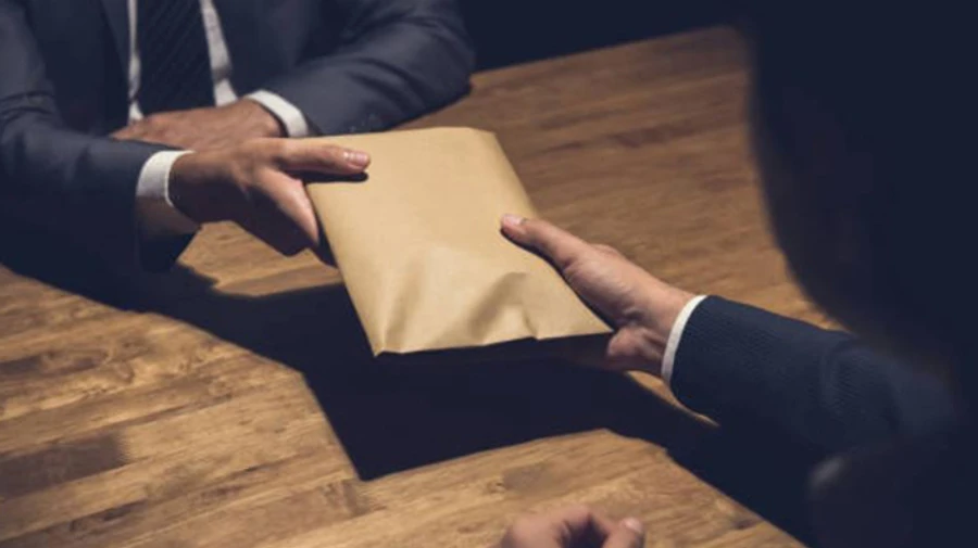 Двум фискалам в Тернопольской области дали по 8 лет тюрьмы из-за взятки