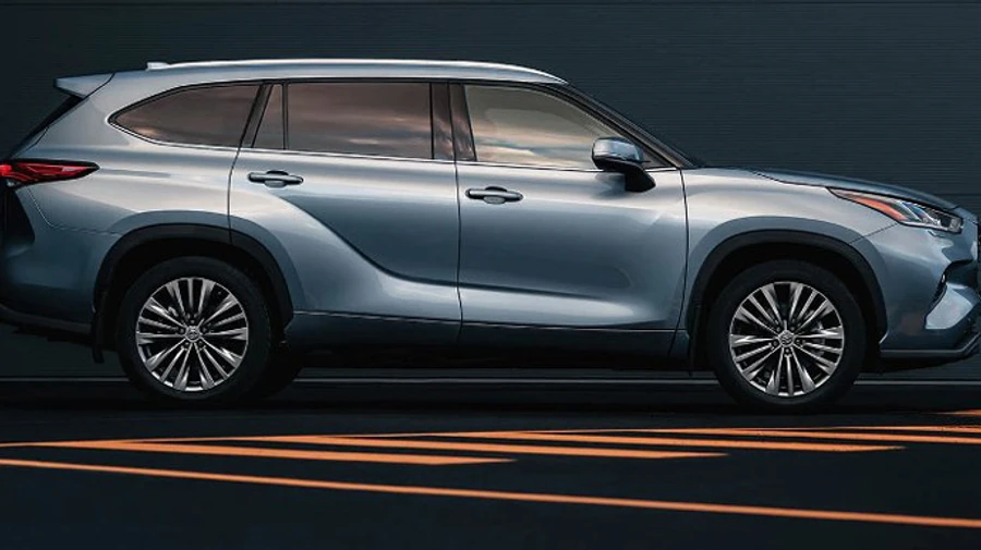 Підприємство Укроборонпрому купило Toyota з панорамним дахом за 1,6 мільйона