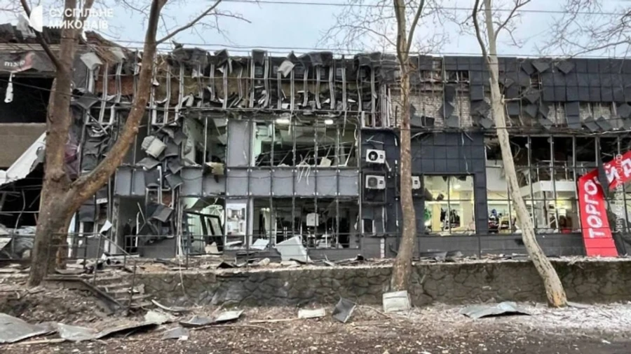 Russia attacks Mykolaiv with Shaheds: fire, damage, civilian injured – photos