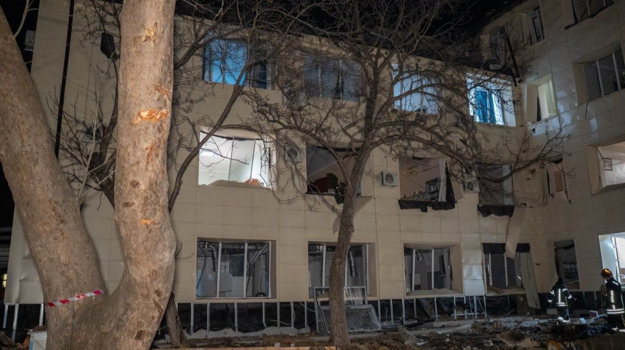 "Doctor puts out fire on roof": maternity hospital burns in Odesa after Russian attack