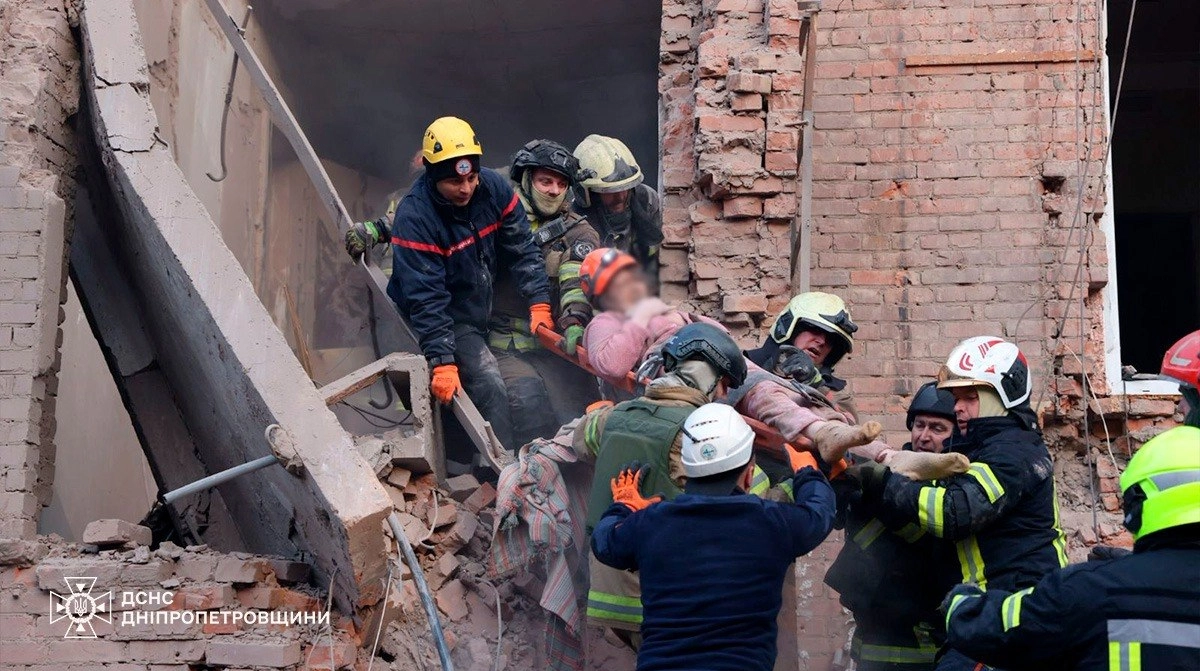 Zelenskyy on overnight Russian attack: 4 killed, over 30 injured