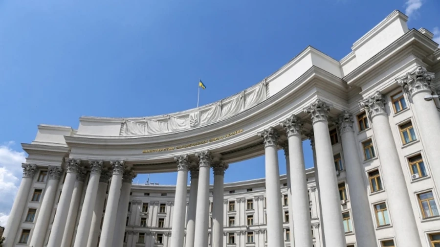 МЗС пояснило, як довго не надаватиме консульські послуги чоловікам мобілізаційного віку