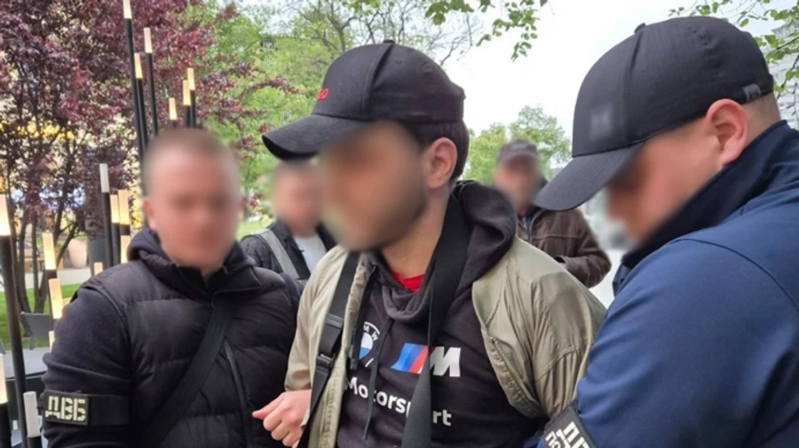 Власник столичного барбершопу переправляв чоловіків за кордон – поліція