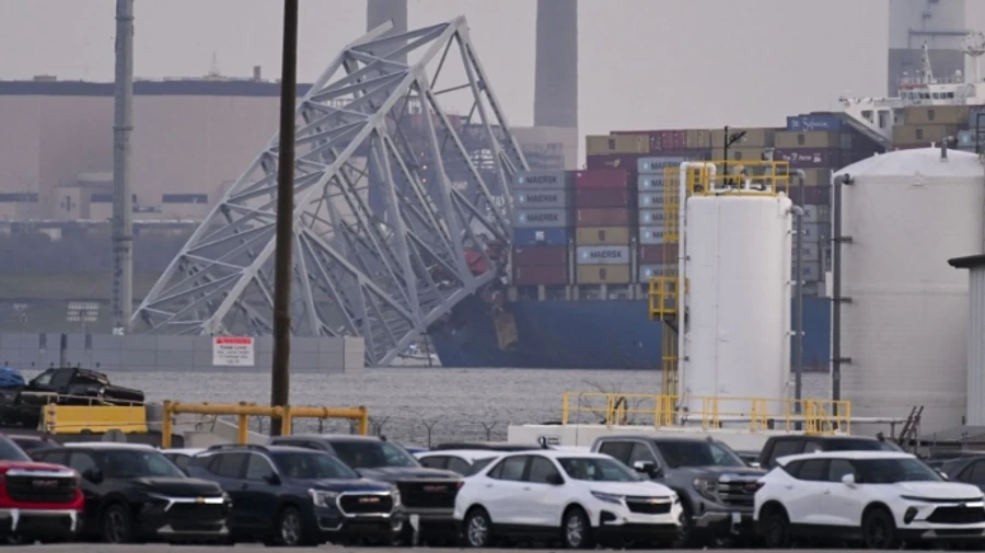 6 человек считают погибшими после обвала двухкилометрового моста в США