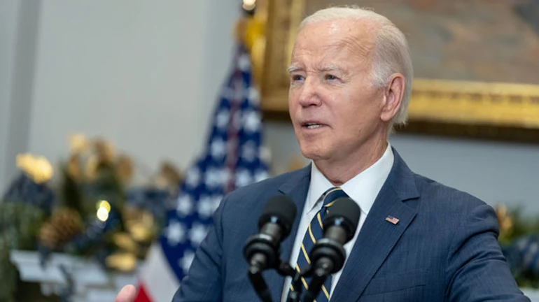 Biden urges Congress not to make gift to Putin