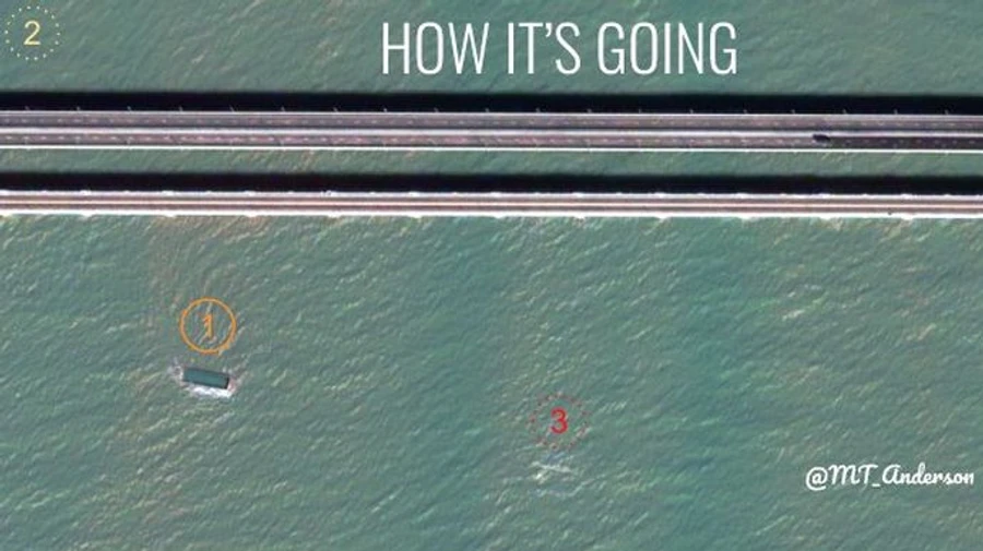 Оборонна лінія Керченського мосту сильно ослаблена штормом – супутникові знімки