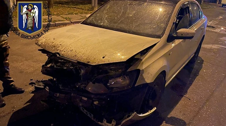 У кількох районах столиці зафіксовані падіння уламків, виникли загорання