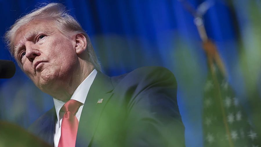 Трамп не визнав вини у справі про секретні документи, суд не обмежив його в пересуванні