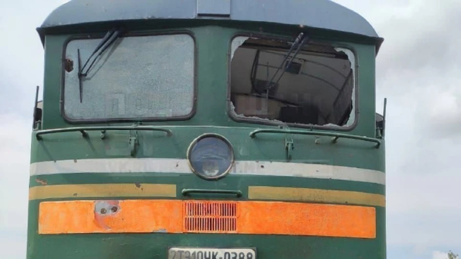 У Брянській області перед вантажним потягом спрацювала вибухівка – влада