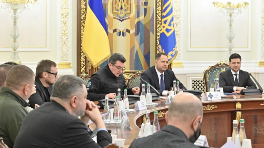 Зеленский ввел санкции против Путина, Пескова и российских чиновников