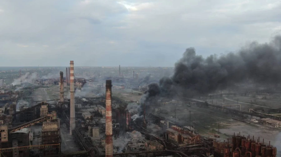 З’явилось нове відео бомбардування Азовсталі росіянами