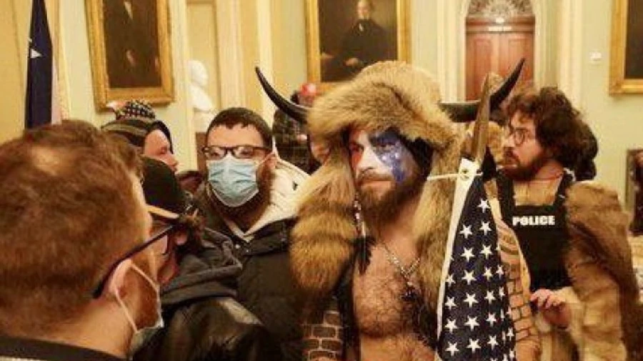 В CША объявили приговор первому из сторонников Трампа, ворвавшихся в Капитолий