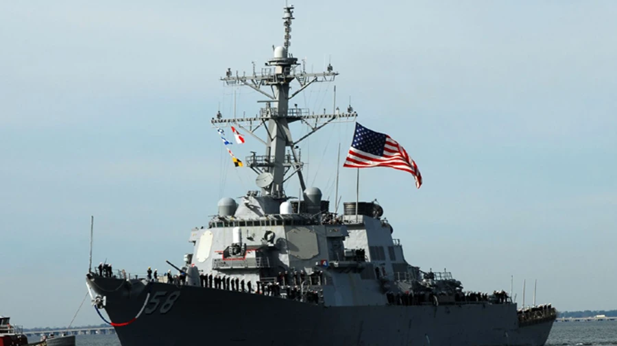 Американский эсминец покидает Черное море