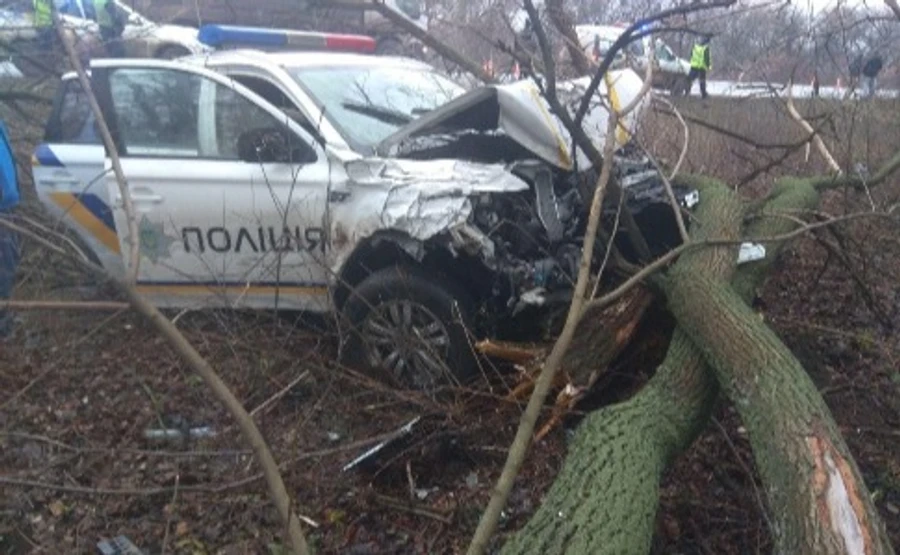 Четыре человека получили травмы в ДТП с участием полиции на Харьковщине