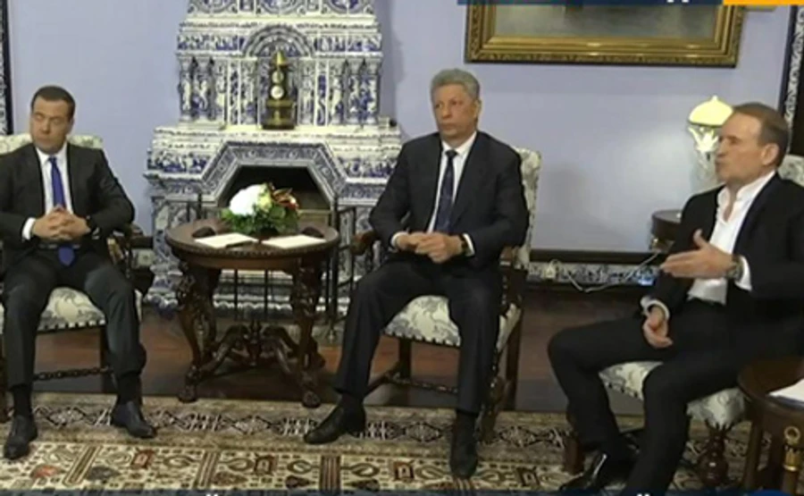 Порошенко про Бойка й Медведчука: Поповзли на колінах до Путіна