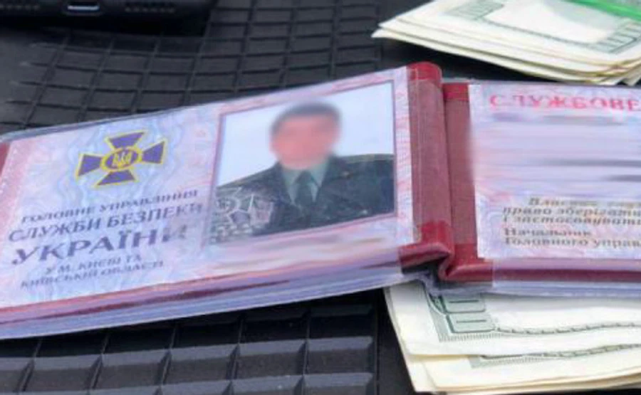 НАБУ опублікувало відео отримання великого хабаря співробітником СБУ
