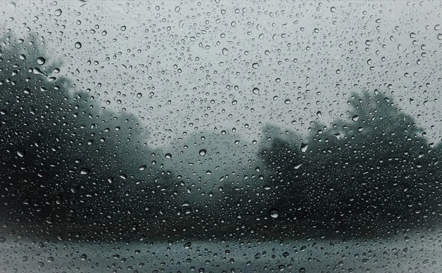 Сильний вітер та зливи: ДСНС попереджає про значне погіршення погоди