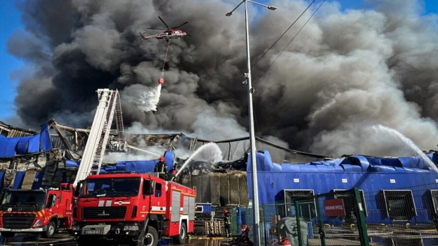 Russia strikes hypermarket warehouses near Kyiv, causing major damage – photos