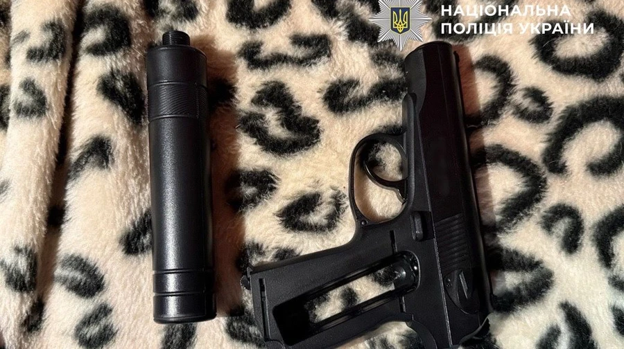 У 24-летнего киевлянина требовали $50 000 вымышленного долга, угрожая пистолетом