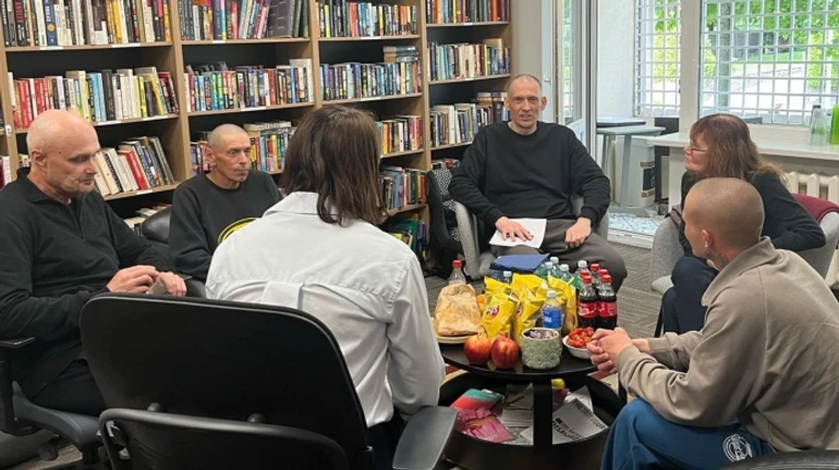 Білорусь за домовленістю зі США звільнила ще 13 політв’язнів