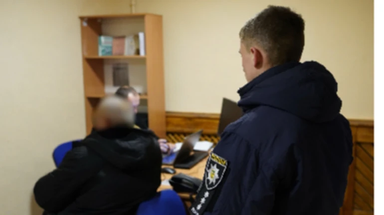 На Сумщині дідусь упродовж 5 років ґвалтував малолітню онуку: для нього вимагатимуть довічного