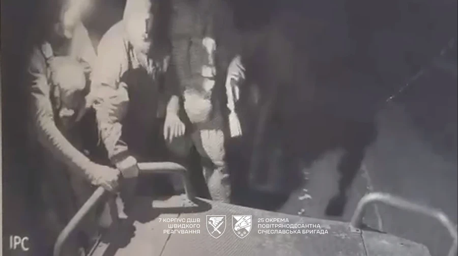 Ground robotic system carrying wounded soldier survives FPV strike, fighter successfully evacuated