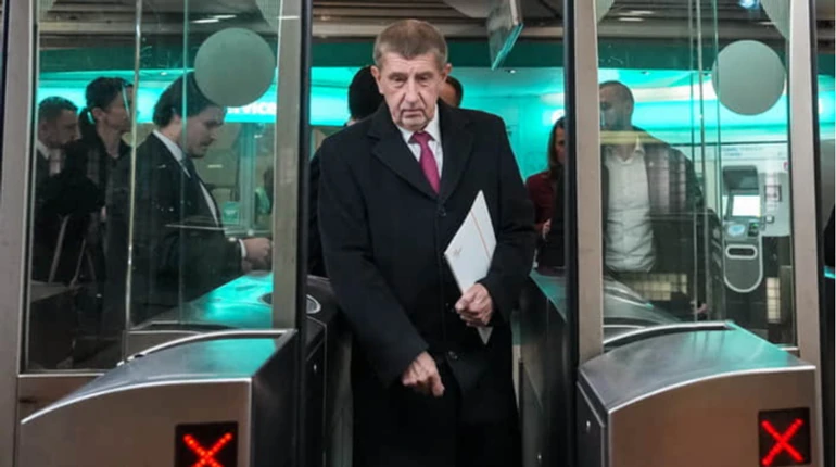 Пожар с политическими последствиями: кто атаковал производство оружия для ВСУ в Чехии