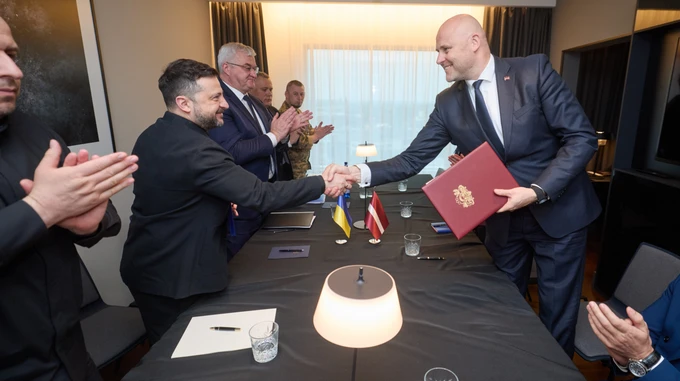 Зеленський підписав угоду щодо виробництва дронів з новим прем’єром Латвії