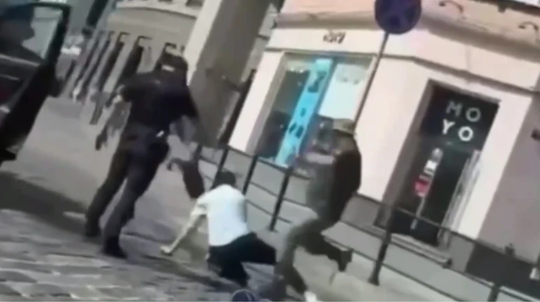 Во Львовском ТЦК проверяют физическое воздействие в отношении мужчины, которого на видео бьют ногами