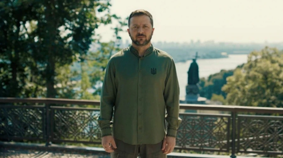 Украина не может согласиться на меньше, чем жить – Зеленский в день государственности