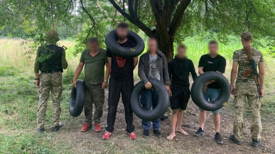 На Закарпатті з пострілами затримали чоловіків, які йшли перепливати Тису