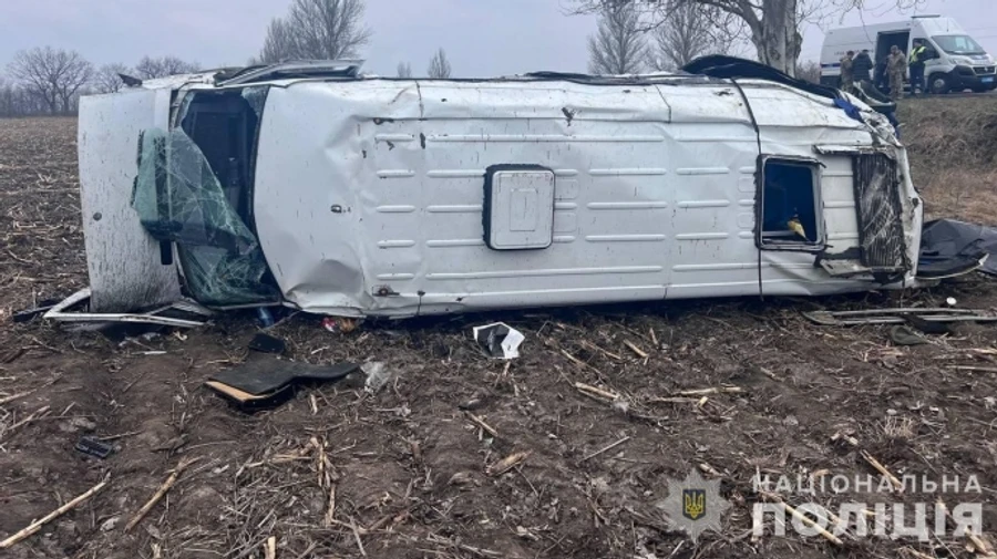 На Днепропетровщине перевернулась маршрутка: 4 погибших, 13 пострадавших