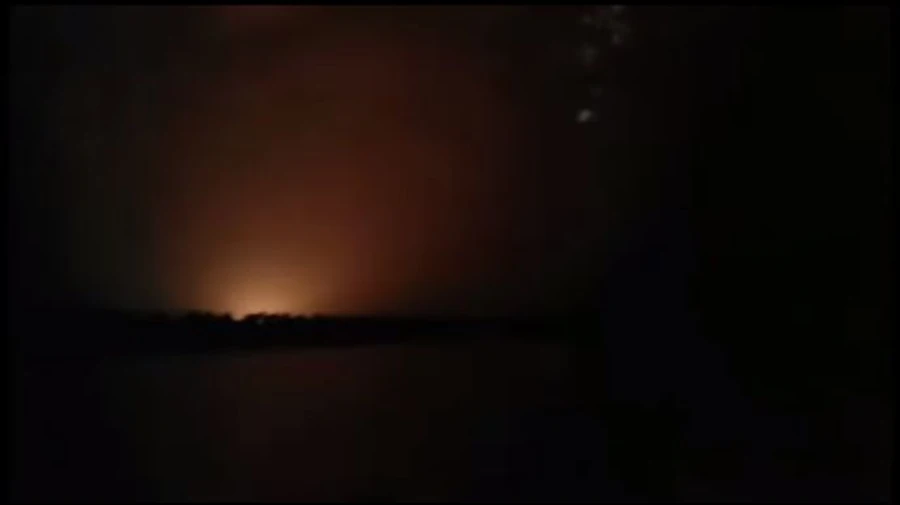 Жители румынского приграничья опубликовали кадры взрывов во время атаки на Украину