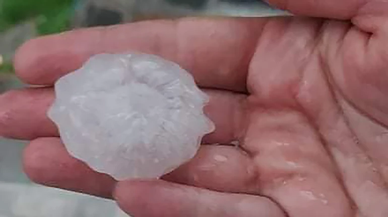 Під Києвом випав величезний град