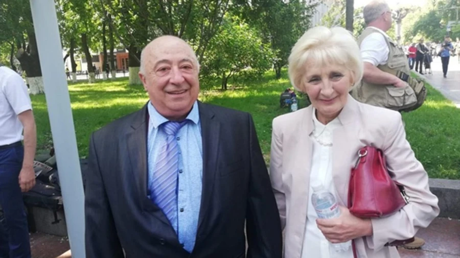 Батьки Зеленського проголосували і відповіли на 5 питань від сина