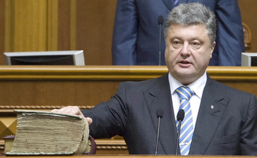 Порошенко: до начала сессии внесу законопроект о курсе на ЕС и НАТО в Конституции