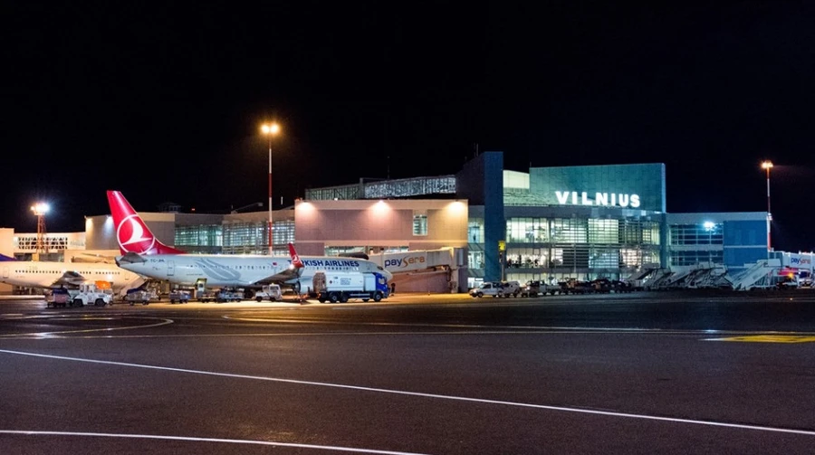 Lithuania again closed the airport and the border with Belarus due to balloons