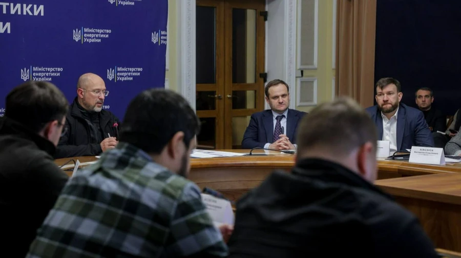 Шмигаль: Київ днями може перейти до жорстких, але прогнозованих графіків